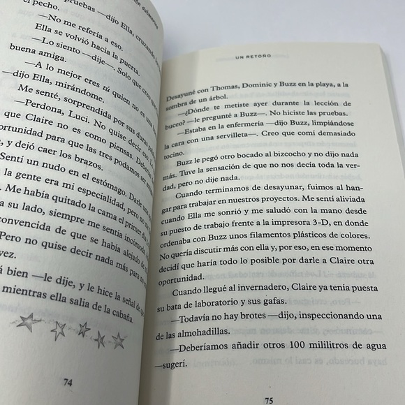 3/$15 AMERICAN GIRL: Luciana - Mision Submarina. Book 2
SPANISH VERSION - Picture 7 of 7